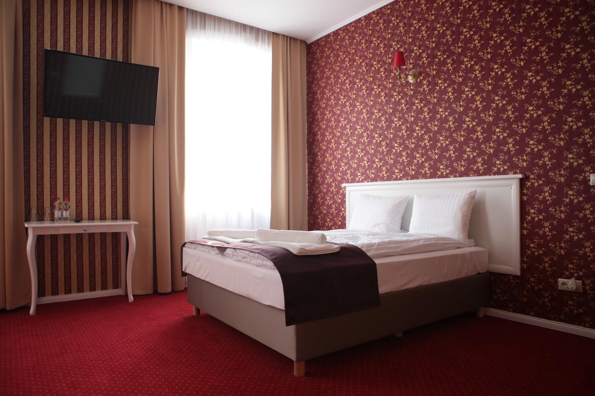 Hotel Court Park Nysa Eksteriør billede