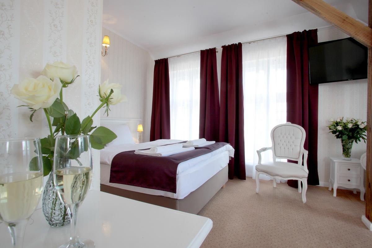Hotel Court Park Nysa Eksteriør billede