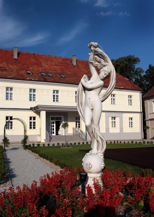 Hotel Court Park Nysa Eksteriør billede