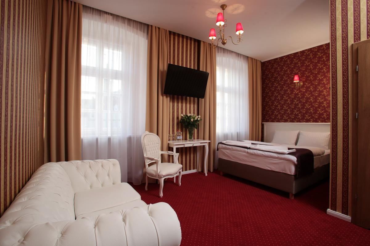 Hotel Court Park Nysa Eksteriør billede