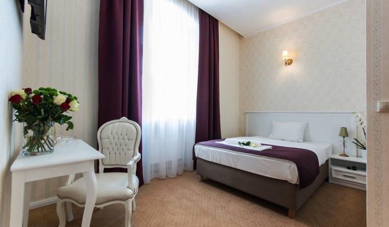 Hotel Court Park Nysa Eksteriør billede