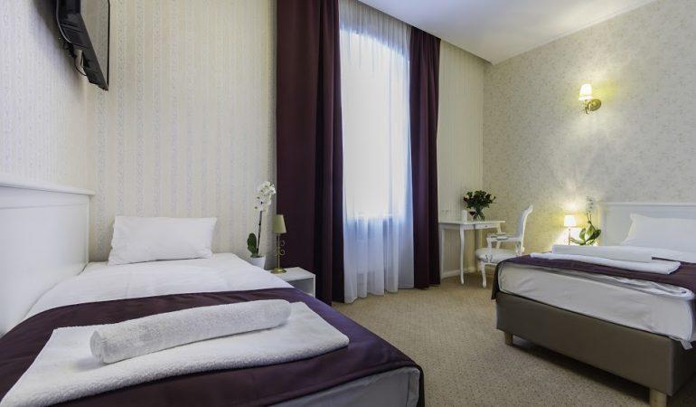 Hotel Court Park Nysa Eksteriør billede